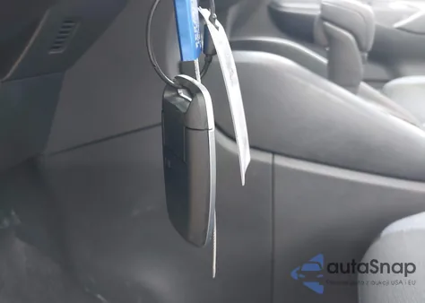 2025 Nissan Versa 1.6 Sv z USA, uszkodzony, nr VIN 3N1CN8EV8SL830221